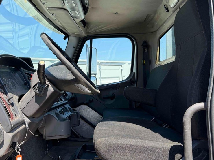 2018-freightliner-tandem-axle-trash-truck-image-20