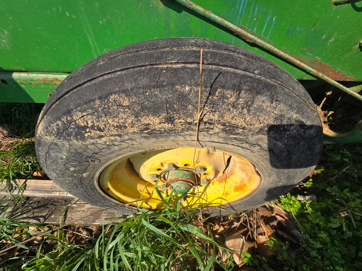 john-deere-327-image-27