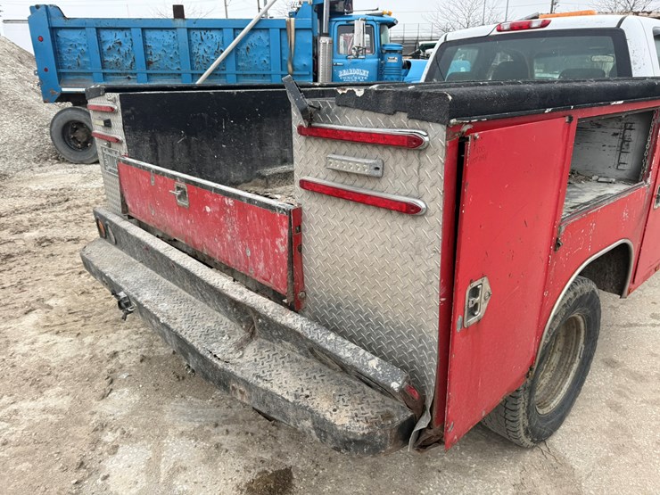 2012-chevrolet-3500-image-22