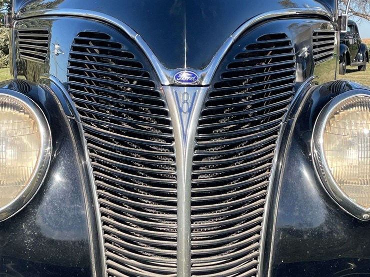 1938-ford-two-door-deluxe-sedan---original-car!-image-10