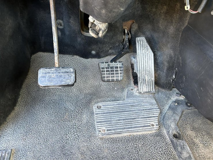 2003-massey-ferguson-8-image-70