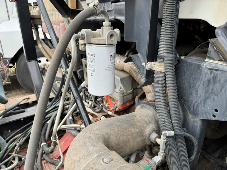 2005-gmc-t7500-image-42