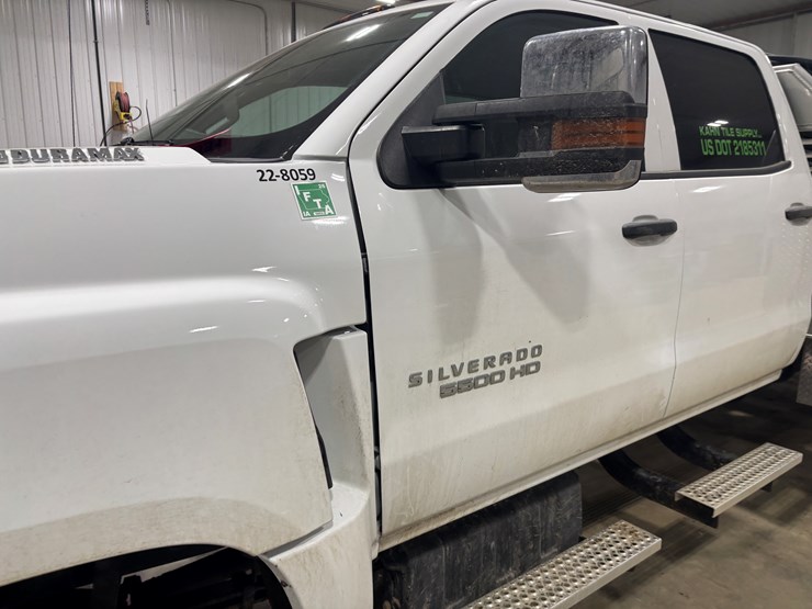 #2331-•-2022-chevrolet-5500-hd-flatbed-truck-image-8