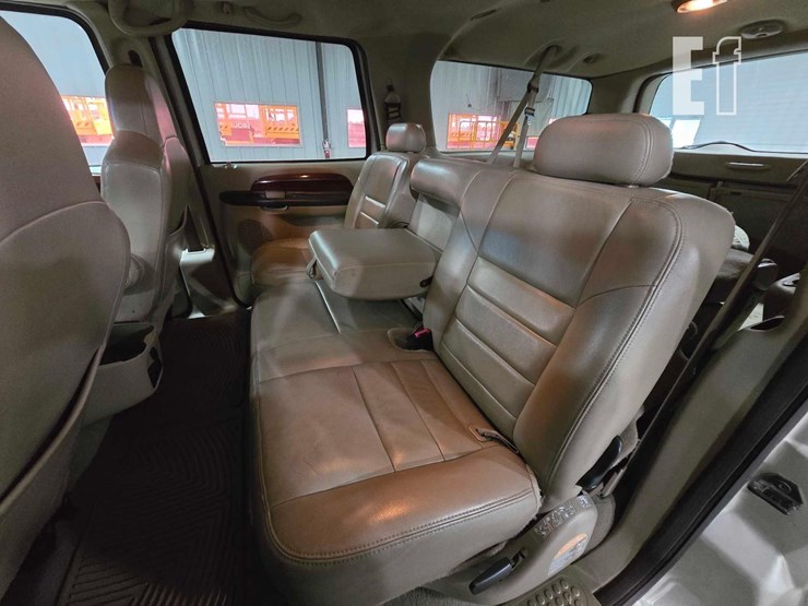 2005-ford-excursion-image-15