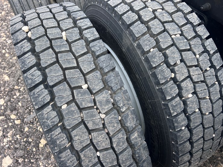 1998-peterbilt-379-image-90