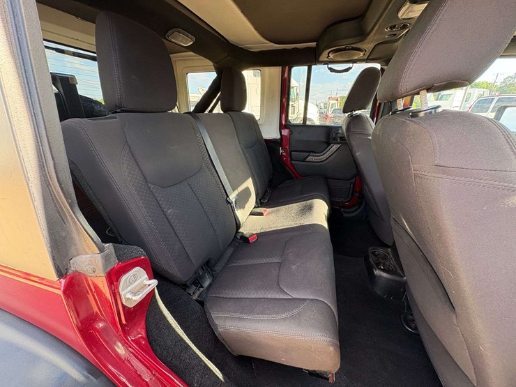 2013-jeep-wrangler-sport-image-20