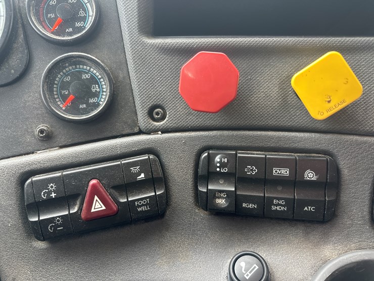 2017-massey-ferguson-8-image-37