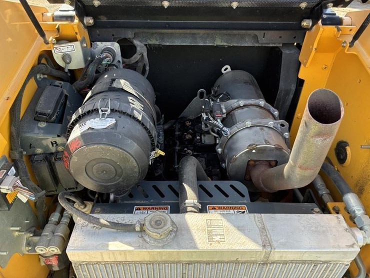 2019-gehl-r190-image-16