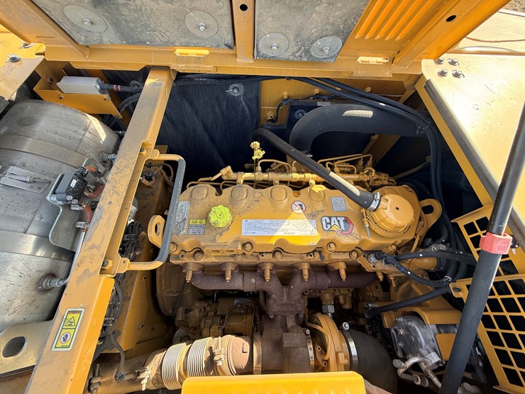 caterpillar-340-image-38