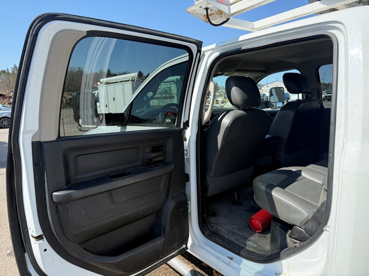 #1063-•-2014-ram-5500-heavy-duty-service-truck-image-20