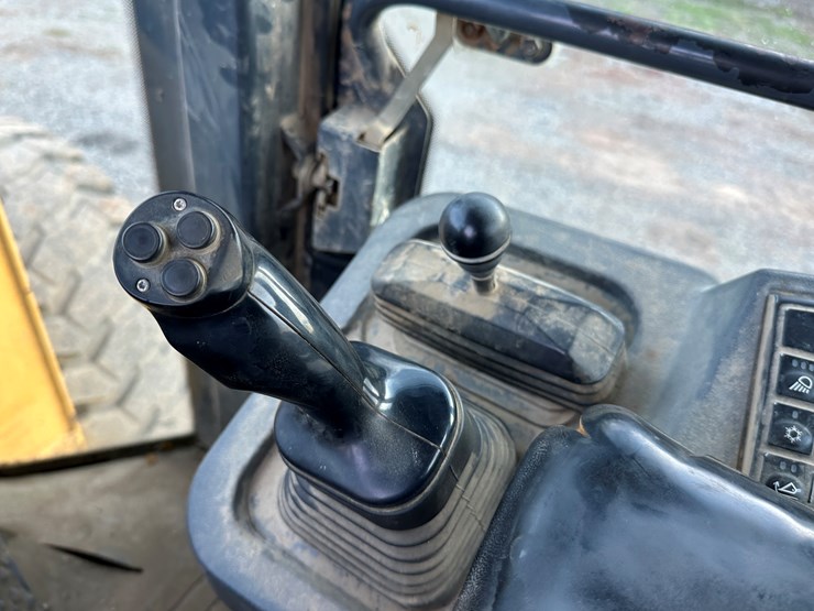 2005-deere-544j-image-40