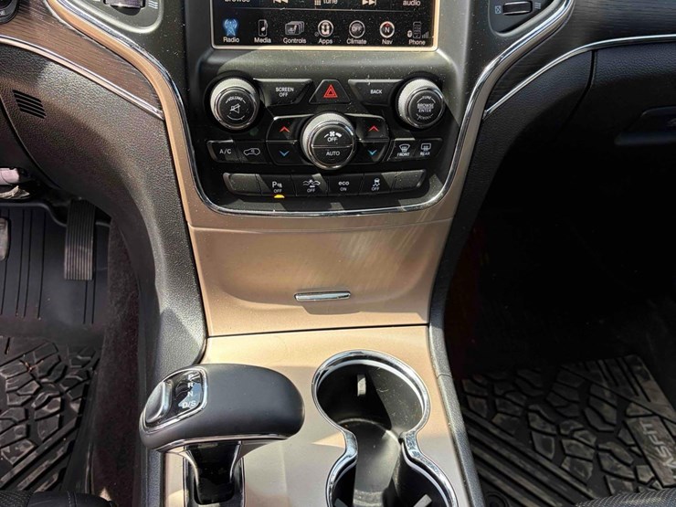 2015-jeep-grand-cherokee-image-16