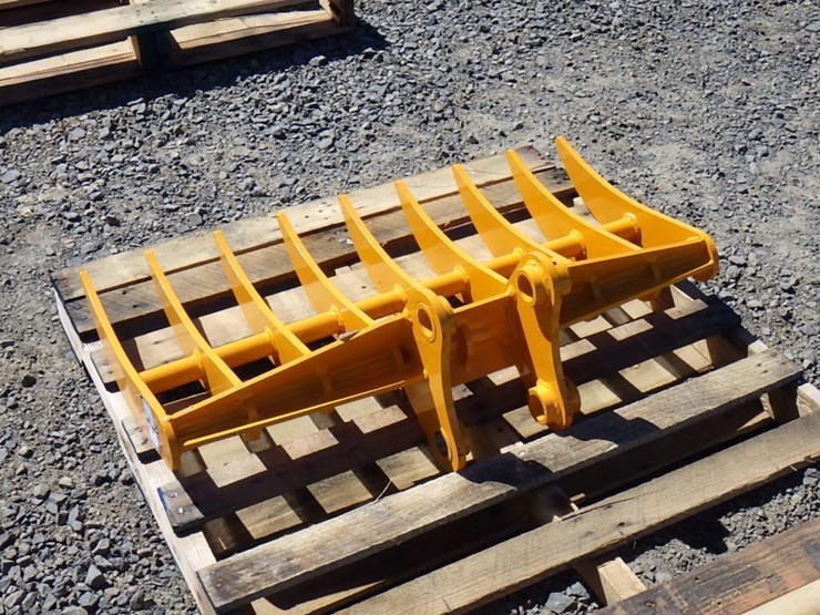 caterpillar-303-image-2