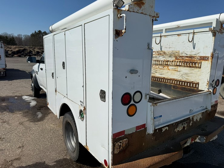 #2049-•-2015-ram-5500-heavy-duty-service-truck-image-16