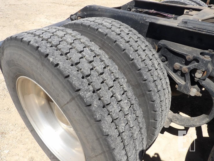 2005-kenworth-w900l-image-13