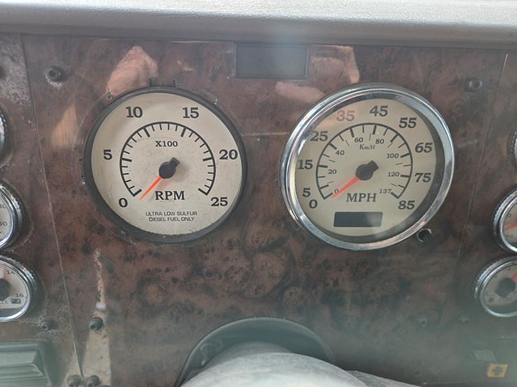 2014-massey-ferguson-8-image-57