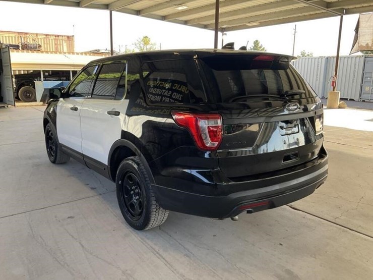 2016-ford-explorer-image-5