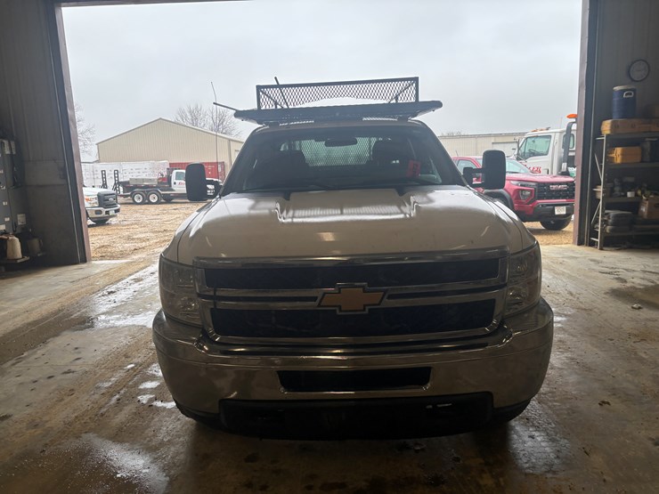 2013-chevrolet-3500-image-6