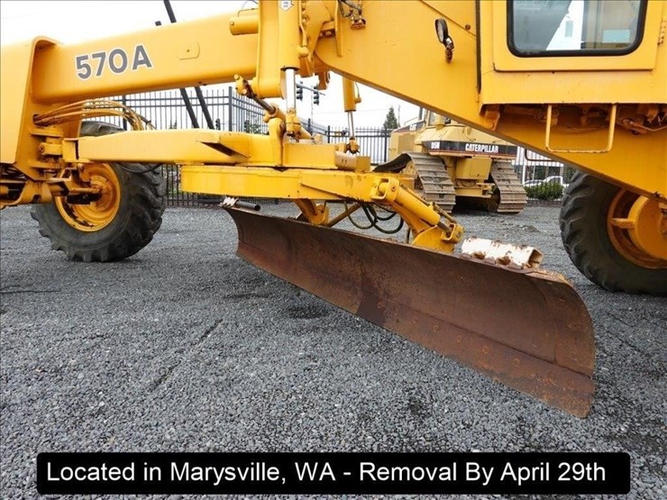 1975-deere-570a-image-24