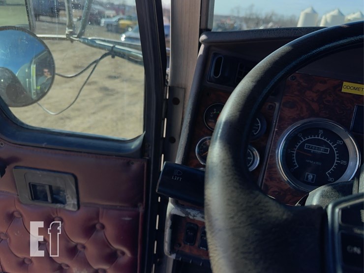 2002-kenworth-t800-image-66