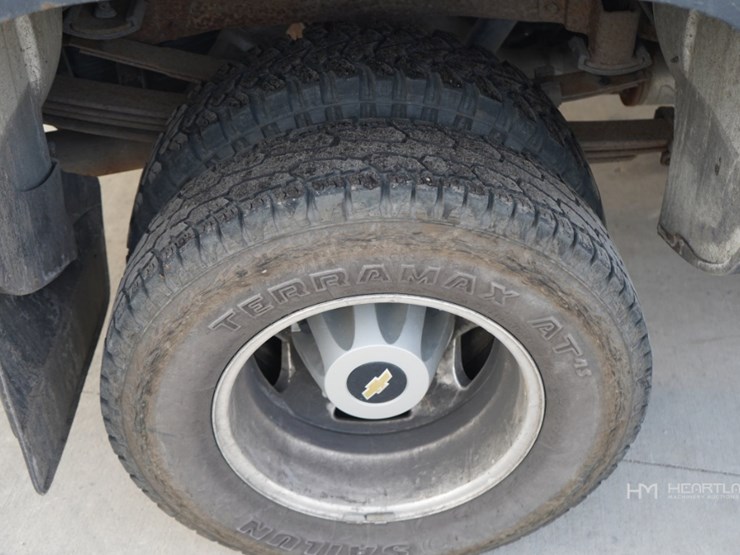 2011-chevrolet-3500hd-image-24