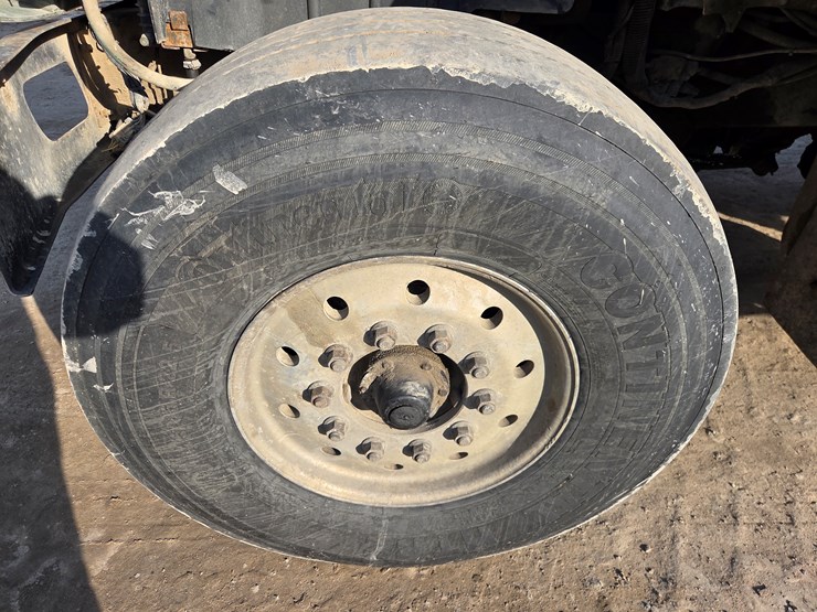 2012-international-7600-image-66