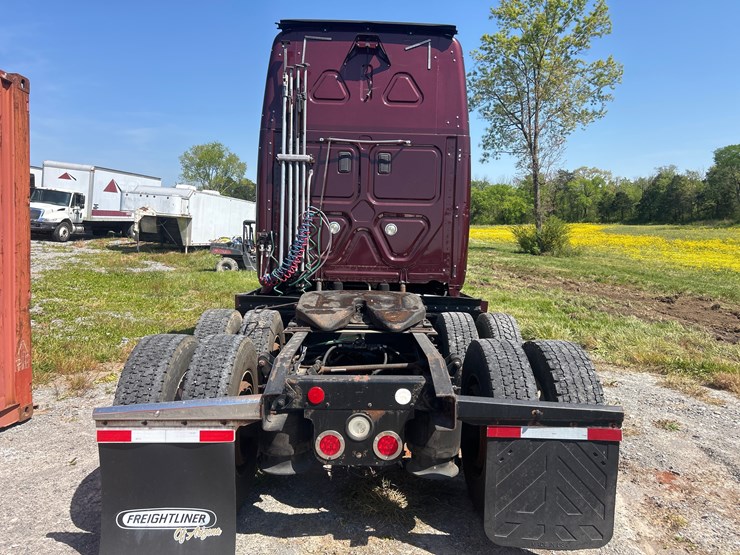 2015-freightliner-cascadia-125-image-6