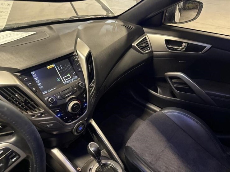 2016-hyundai-veloster-coupe-image-20