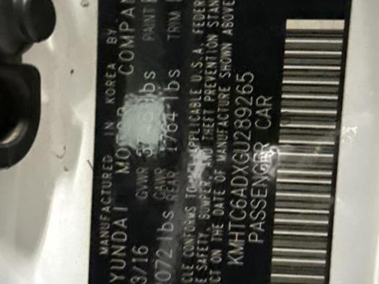 2016-hyundai-veloster-coupe-image-17