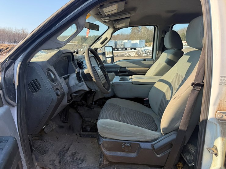 2012-ford-f550-xl-image-26