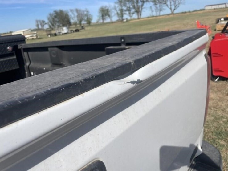 2015-chevrolet-silverado-2500hd-image-11