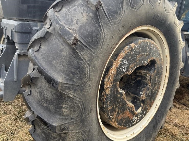 new-holland-tv140-image-7