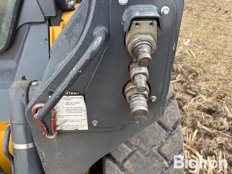 2022-deere-332g-image-9