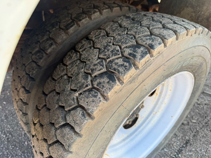 2012-ford-f550-xl-image-57