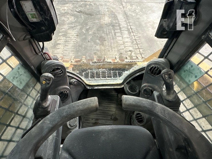 2023-caterpillar-259d3-image-16