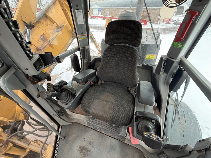 caterpillar-160m-image-94