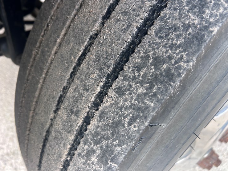 1999-peterbilt-379-image-79