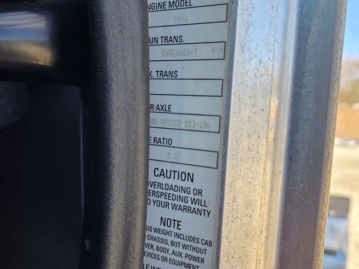 2013-peterbilt-337-image-65