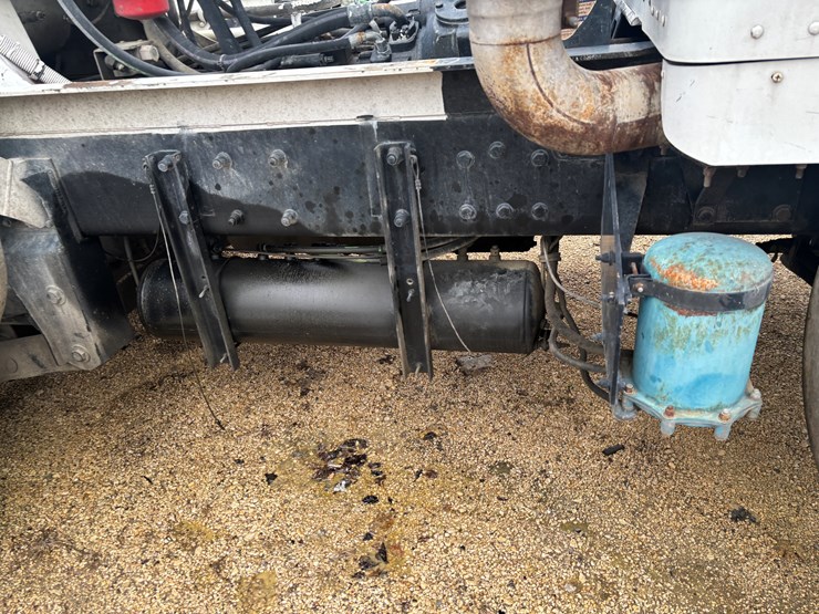 2004-kenworth-w900-image-50