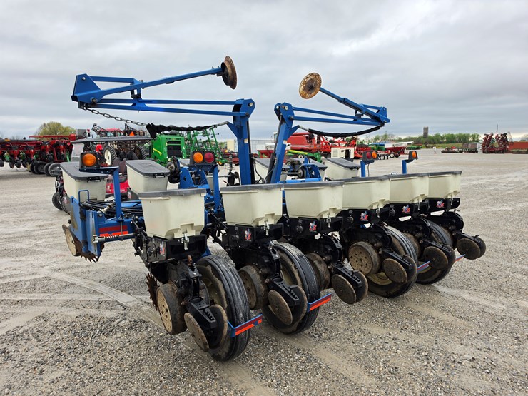 2004-kinze-3200-image-8