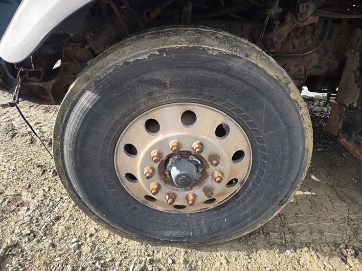 2014-massey-ferguson-8-image-61