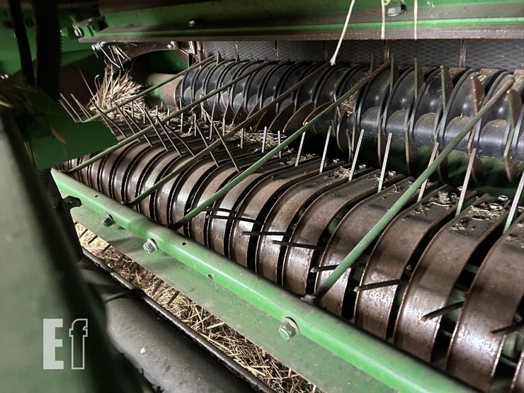 2011-john-deere-568-image-35