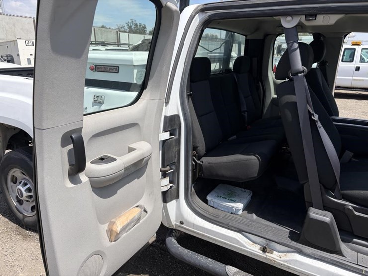 2012-gmc-sierra-2500-image-11