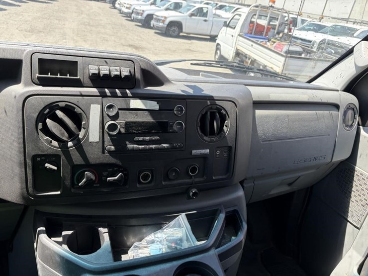 2011-ford-e350-image-17