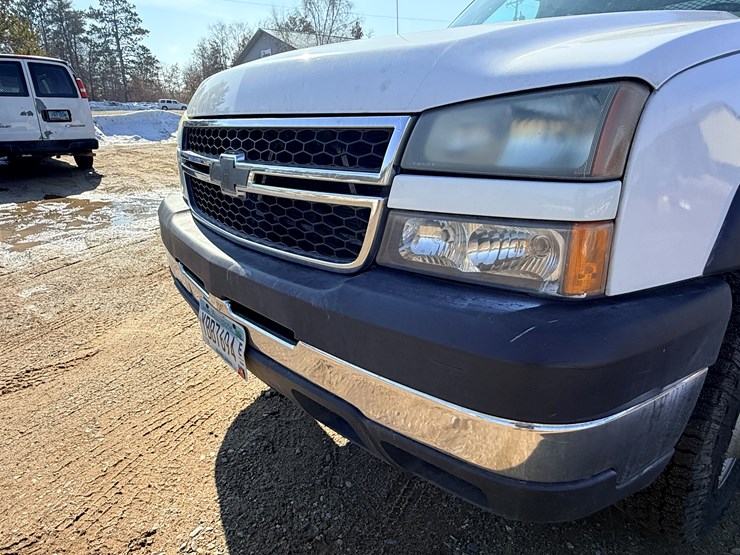 2006-chevrolet-3500hd-image-38
