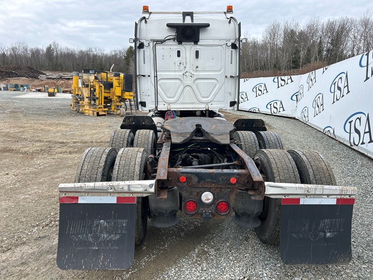 2017-massey-ferguson-8-image-4