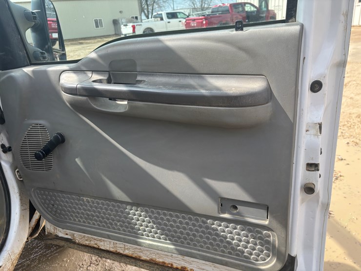 2004-ford-f450-image-41