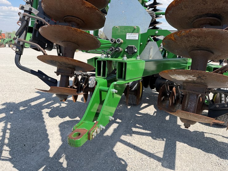 2014-john-deere-2623-image-11