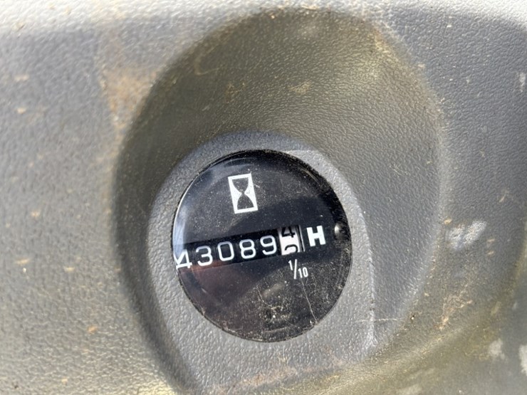 2000-john-deere-330-image-2