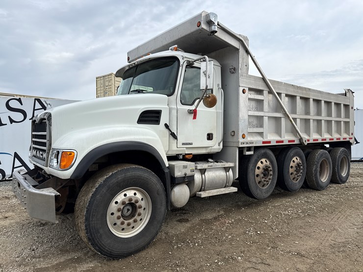 2006-massey-ferguson-8-image-1